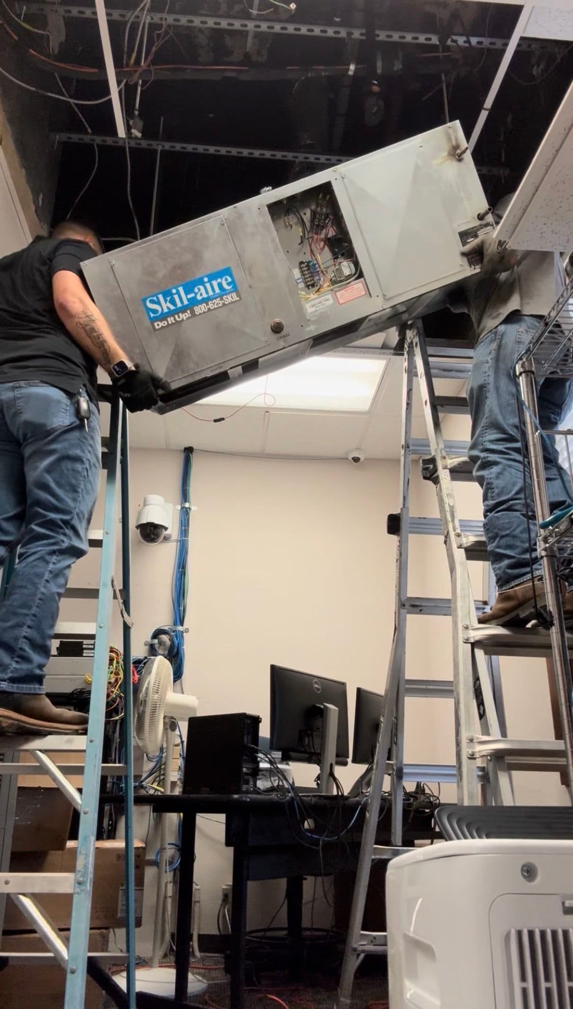 Gallery photos for Efficient HVAC Upgrade at Federal Court House Data Room: Image #2