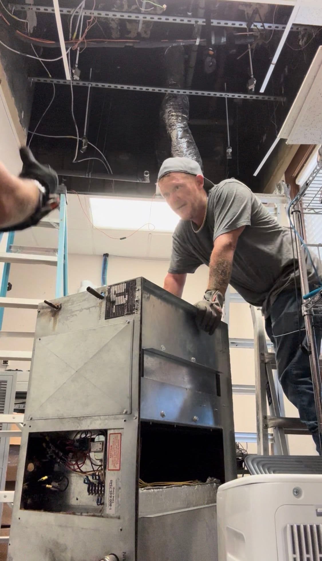 Gallery photos for Efficient HVAC Upgrade at Federal Court House Data Room: Image #1